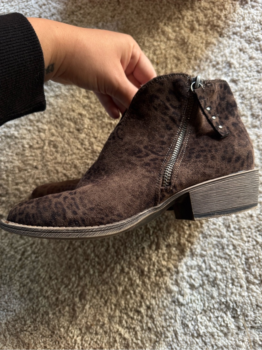 Buckle Very G Gypsy Jazz Leopard Almond Toe Ankle Booties Boots in Chocolate - Picture 3 of 12